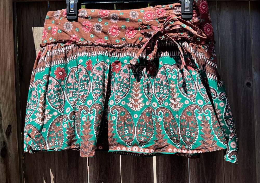 Crown of Hearts Paisley Floral Mini Skirt Size S
